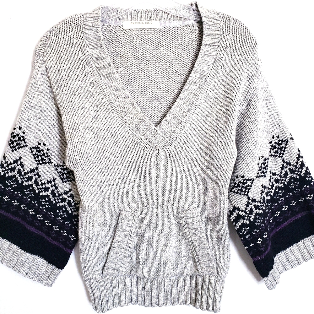 NWOT Melrose Chic Gray V Neck Pullover Sweater